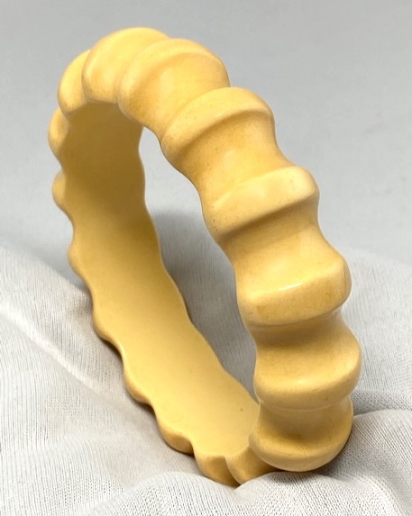 BB266 custard gear carved bakelite bangle